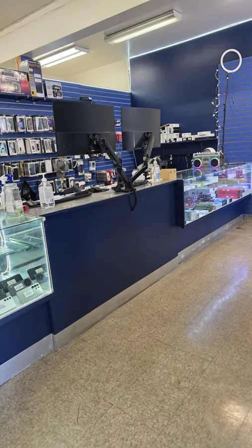 Service counter with dual monitors